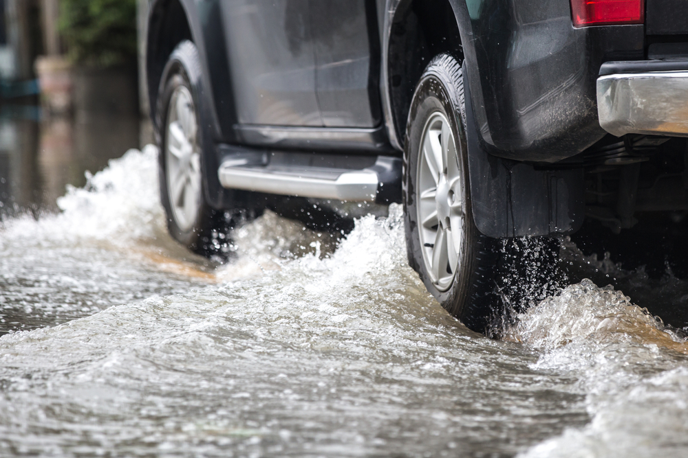 Pickup,truck,on,a,flooded,street