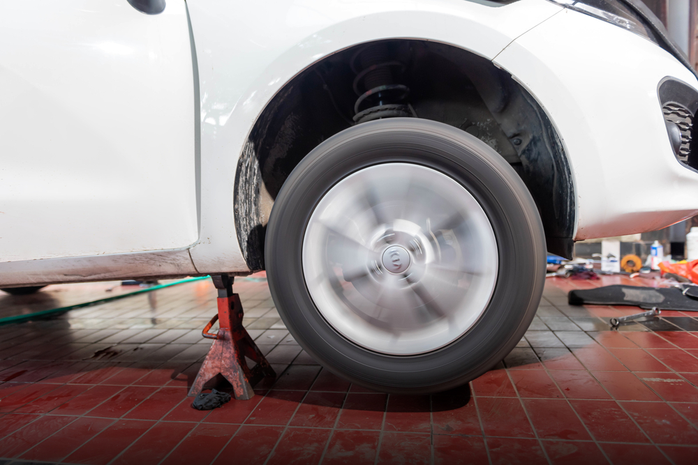 Car,mechanic,testing,the,brake,on,car,wheel,on,the